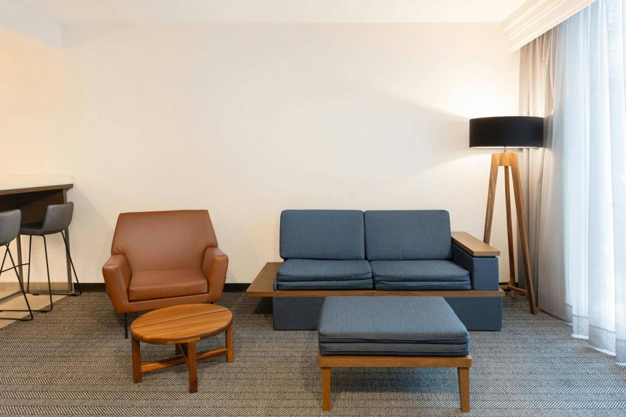 Courtyard By Marriott Airport 4*