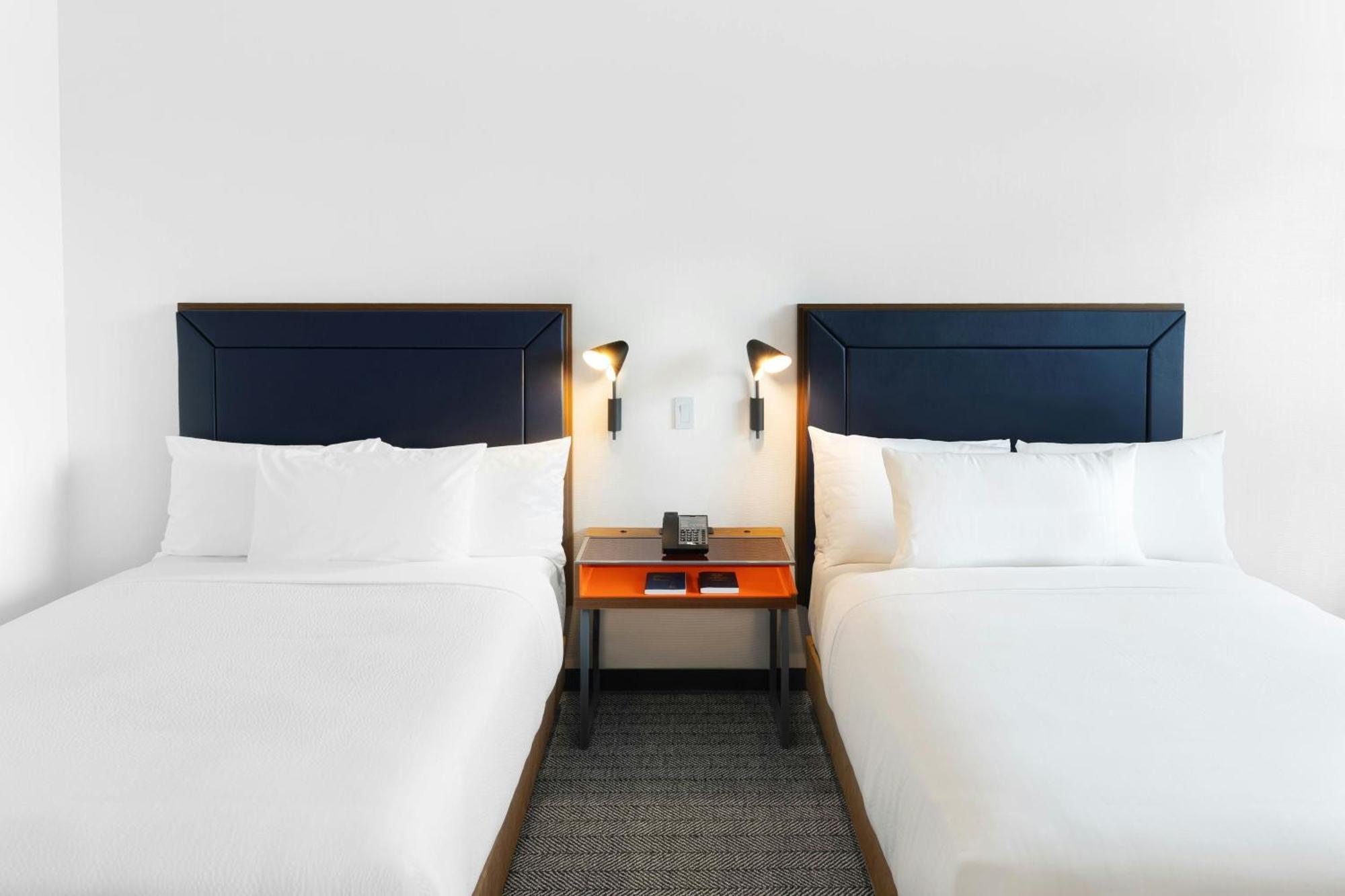Hotel Courtyard By Marriott Airport 4*